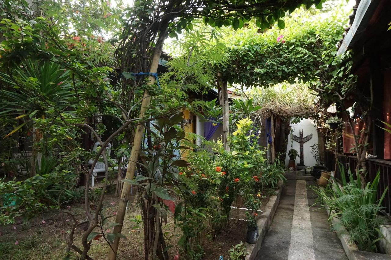 Bed and Breakfast Salon de Nomad Gili T. Gili Trawangan Exterior foto